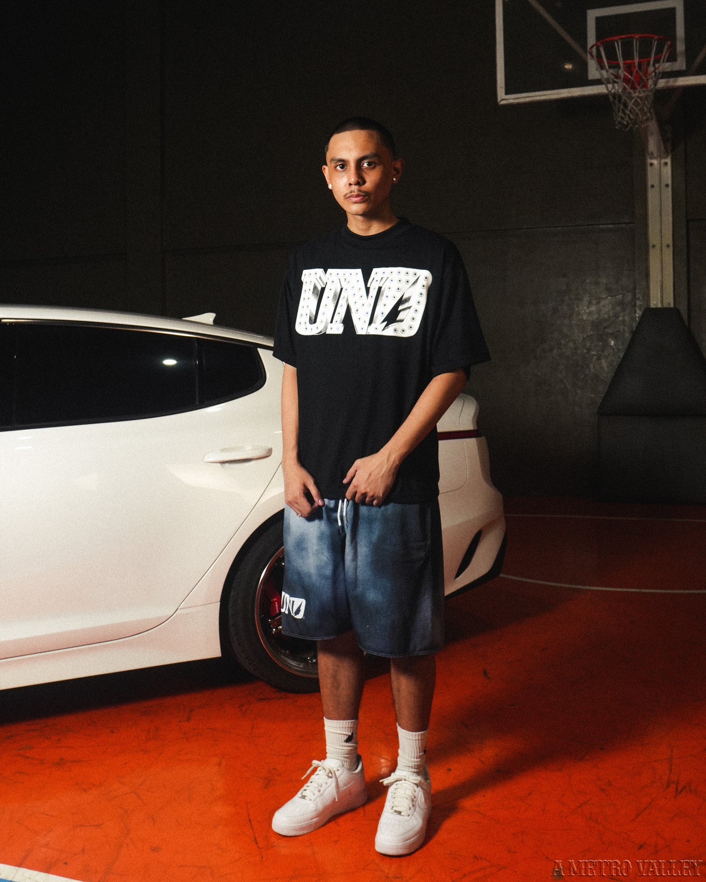 UND Logo Baguette Tee in Black