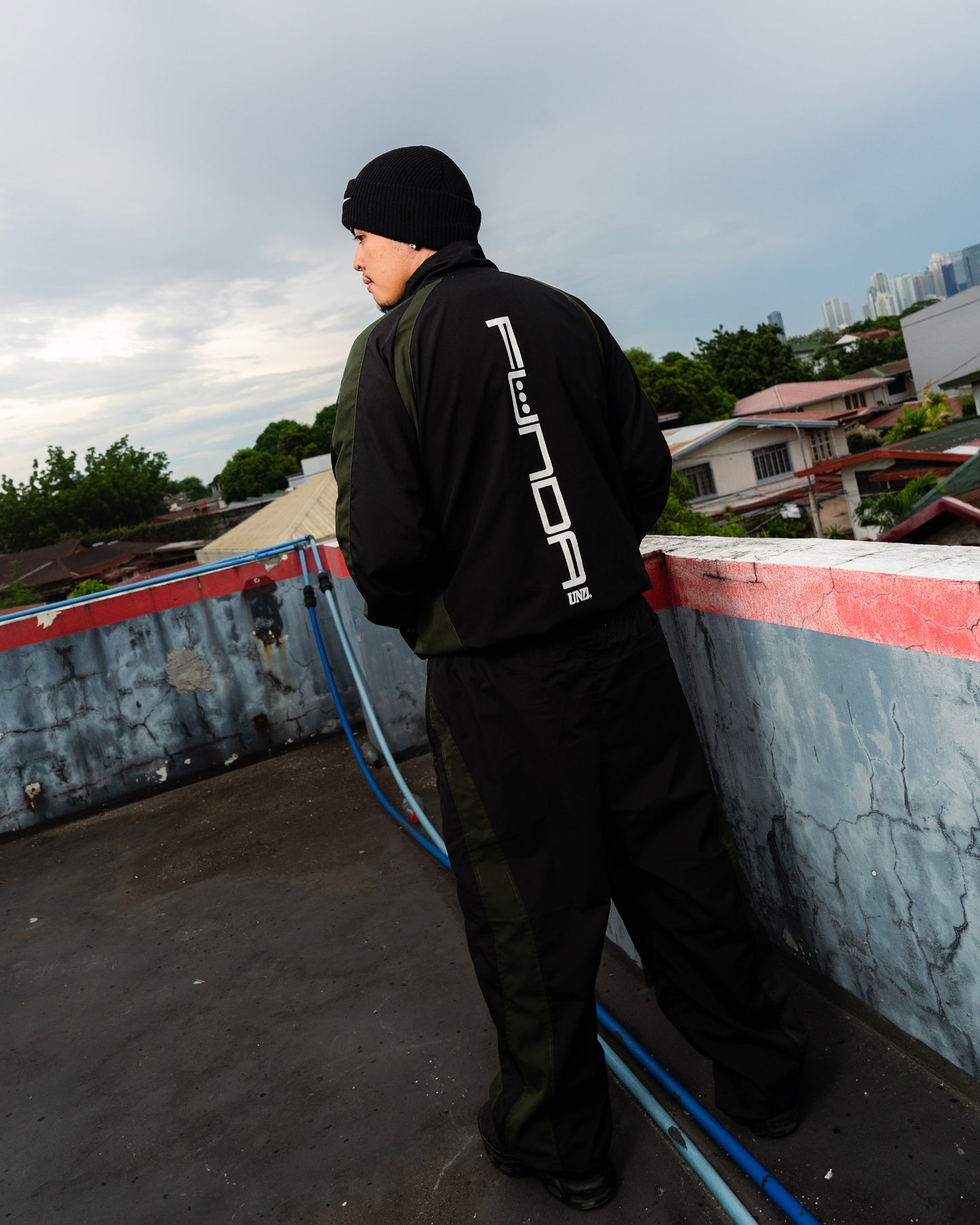 FUNDA athlētikós Tracksuit in Black
