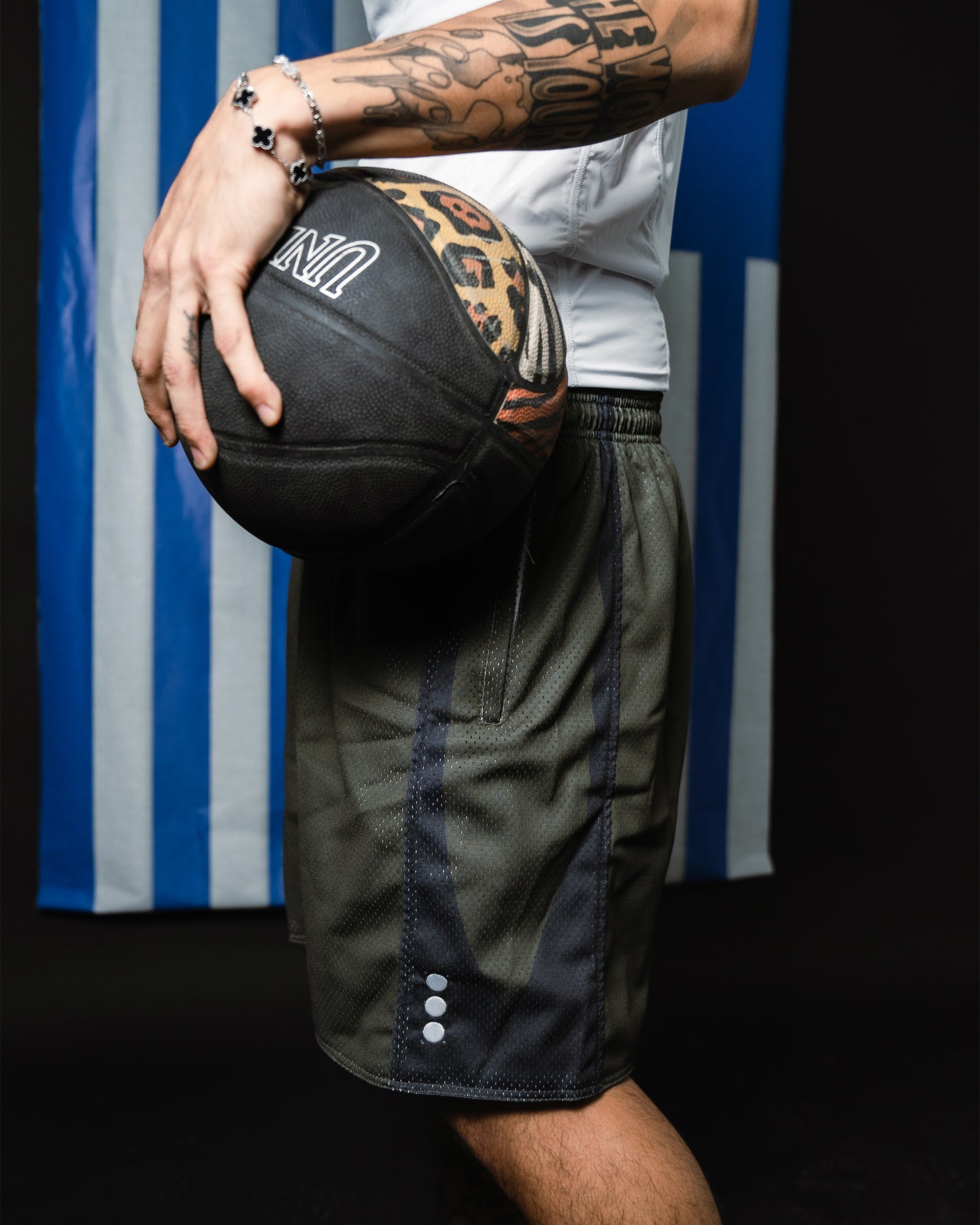 FUNDA athlētikós Baggy Mesh Shorts in Green